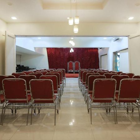 Treebo Trend Golden Nest Hotel Thane Exterior photo