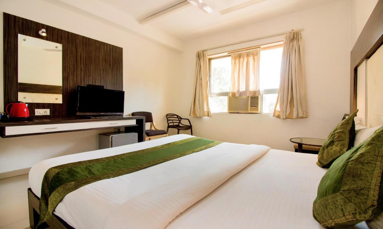 Treebo Trend Golden Nest Hotel Thane Exterior photo
